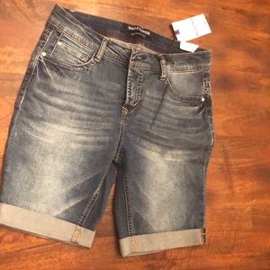 NWT size 9 legendary fit Bermuda shorts